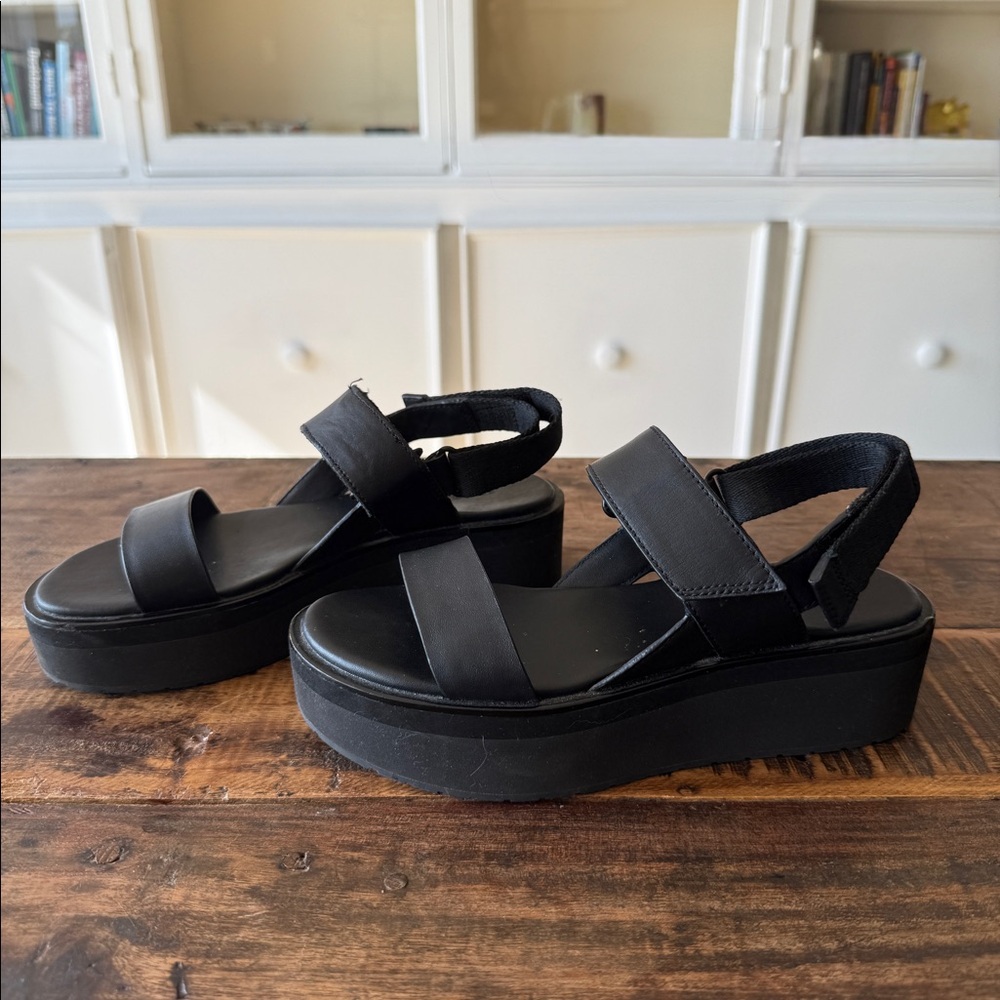 Everlane Black Leather Sandal in size 5